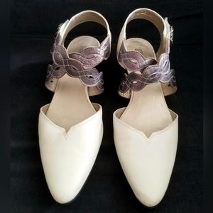 Stylish leather shoes, size 8